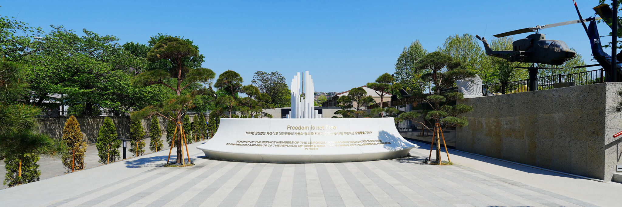 용산 전쟁기념관 추모기념비 금속 신주 레터링 스카시 사인 제작 간판시공 옥외광고사 디자인시기